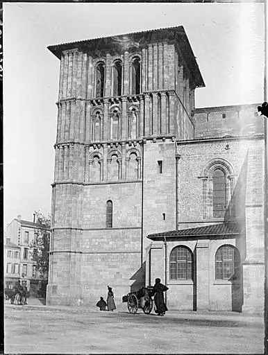 Picture of Sainte-Croix Church - POP Plateforme Ouverte du Patrimoine / Base Mérimée - © Dépôt de la Société française d'archéologie, Ministère de la Culture (France), Médiathèque du patrimoine et de la photographie, diffusion GrandPalaisRmn Photo