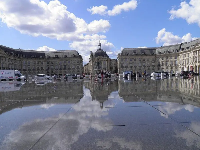 Foto de Edificio - Gzen92 - © Creative Commons (https://creativecommons.org/licenses/by-sa/4.0/deed.fr)