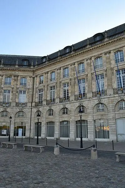 Foto de Edificio - JuliaCasado - © Creative Commons (https://creativecommons.org/licenses/by-sa/4.0/deed.fr)