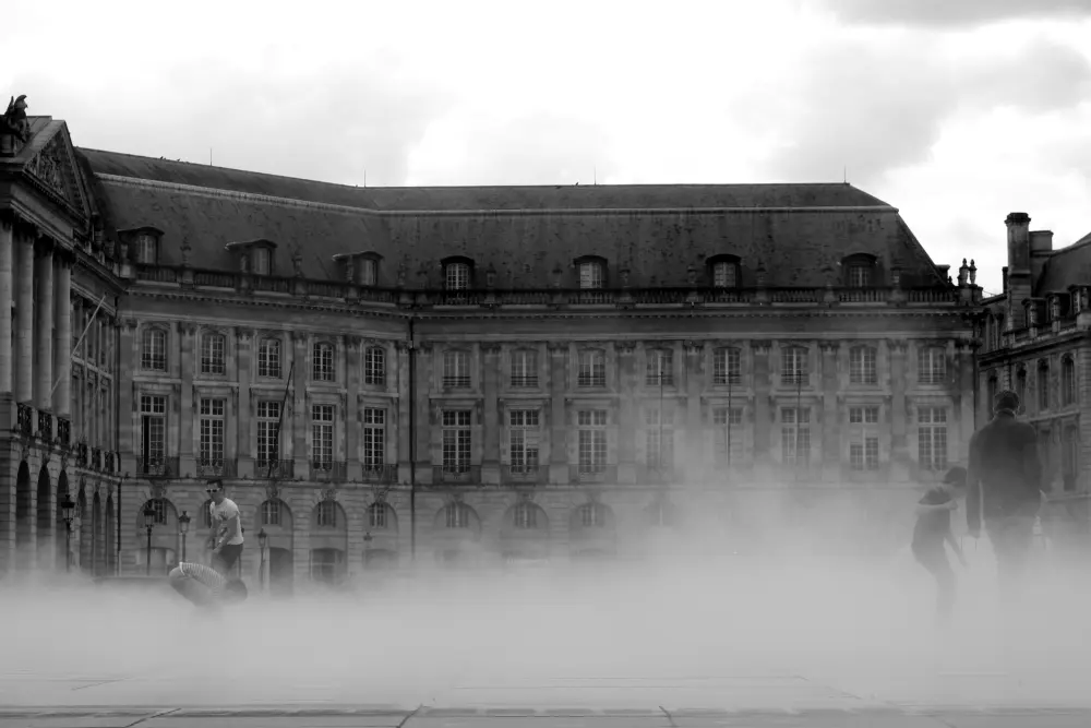 Foto von Gebäude - Sous licence Creative Commons (https://creativecommons.org/licenses/by-sa/4.0/deed.fr) - Par Gaëlle Mc Dermott - © Creative Commons (https://creativecommons.org/licenses/by-sa/4.0/deed.fr)