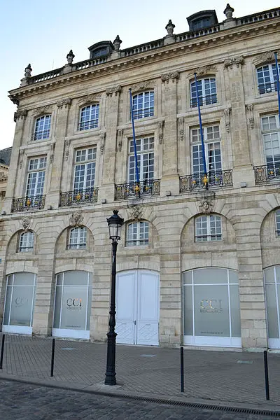 Foto de Edificio - JuliaCasado - © Creative Commons (https://creativecommons.org/licenses/by-sa/4.0/deed.fr)