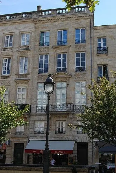 Foto von Gebäude - William Ellison - © Creative Commons (https://creativecommons.org/licenses/by-sa/4.0/deed.fr)