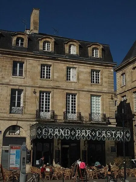 Foto de Edificio - Davitof - © Creative Commons (https://creativecommons.org/licenses/by-sa/4.0/deed.fr)