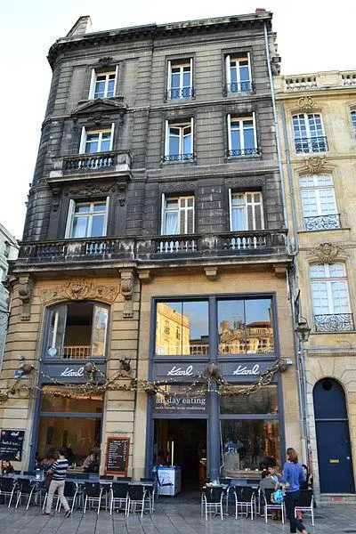 Foto de Edificio - JuliaCasado - © Creative Commons (https://creativecommons.org/licenses/by-sa/4.0/deed.fr)