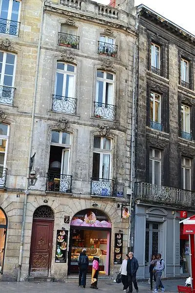Foto de Edificio - JuliaCasado - © Creative Commons (https://creativecommons.org/licenses/by-sa/4.0/deed.fr)