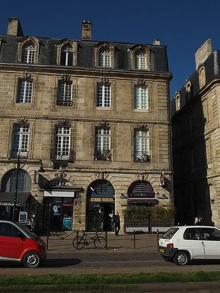 Foto von Gebäude - Davitof - © Creative Commons (https://creativecommons.org/licenses/by-sa/4.0/deed.fr)