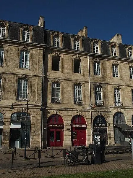 Foto von Gebäude - Davitof - © Creative Commons (https://creativecommons.org/licenses/by-sa/4.0/deed.fr)