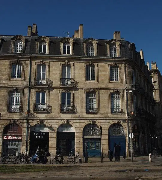 Foto de Edificio - Davitof - © Creative Commons (https://creativecommons.org/licenses/by-sa/4.0/deed.fr)