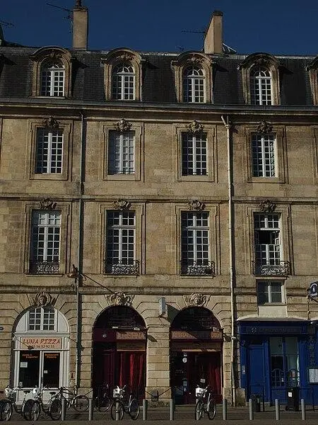 Foto de Edificio - Davitof - © Creative Commons (https://creativecommons.org/licenses/by-sa/4.0/deed.fr)