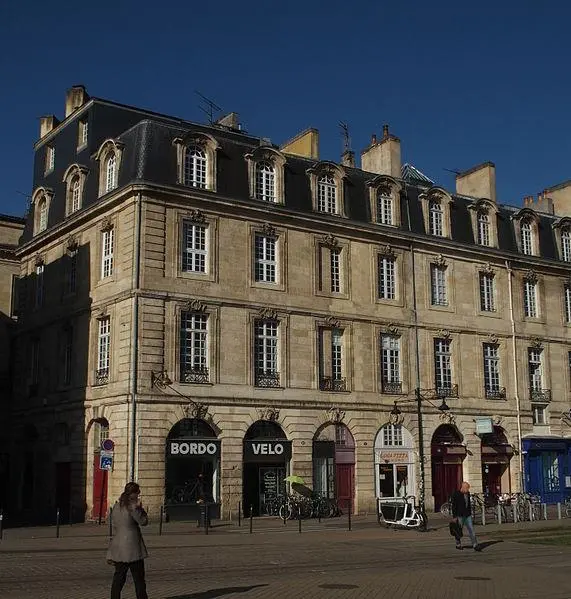 Foto de Edificio - Davitof - © Creative Commons (https://creativecommons.org/licenses/by-sa/4.0/deed.fr)