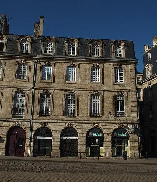Foto de Edificio - Davitof - © Creative Commons (https://creativecommons.org/licenses/by-sa/4.0/deed.fr)