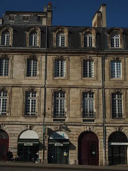 Foto de Edificio - Davitof - © Creative Commons (https://creativecommons.org/licenses/by-sa/4.0/deed.fr)
