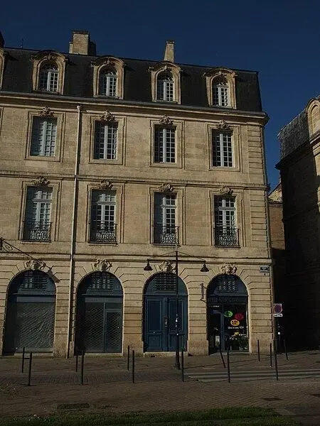 Foto de Edificio - Davitof - © Creative Commons (https://creativecommons.org/licenses/by-sa/4.0/deed.fr)
