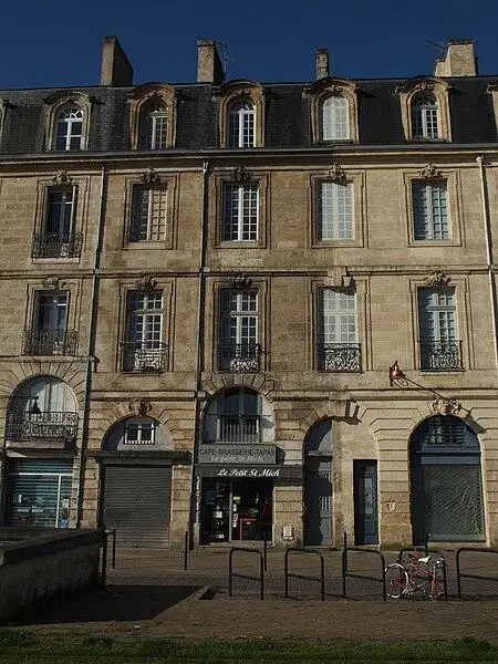 Foto de Edificio - Davitof - © Creative Commons (https://creativecommons.org/licenses/by-sa/4.0/deed.fr)