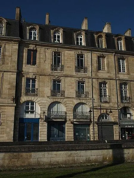 Foto de Edificio - Davitof - © Creative Commons (https://creativecommons.org/licenses/by-sa/4.0/deed.fr)