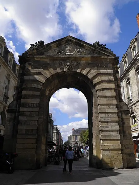 Foto de Puerta de dijeaux (o dauphine) - Gzen92 - © Creative Commons (https://creativecommons.org/licenses/by-sa/4.0/deed.fr)