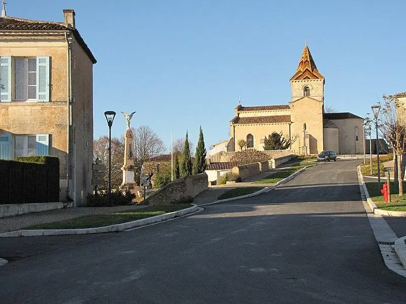 Foto von Saint-Pierre Kirche - Paternel 1 - © Creative Commons (https://creativecommons.org/licenses/by-sa/4.0/deed.fr)
