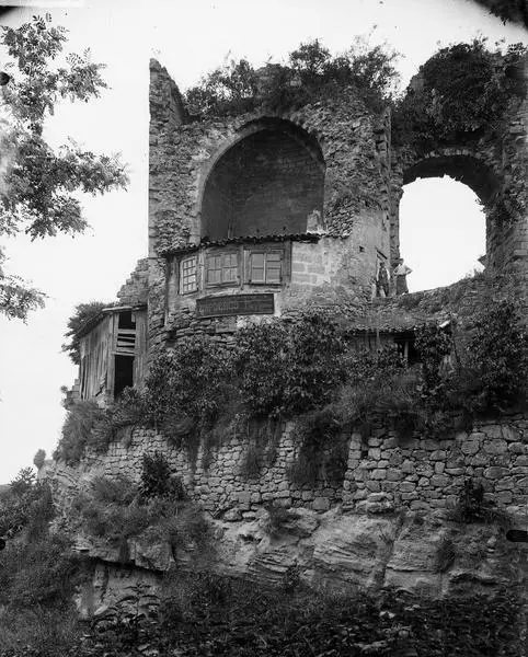 Foto de Ruinas del Château des Quatrefils-aymon - POP Plateforme Ouverte du Patrimoine / Base Mérimée - © Ministère de la Culture (France), Médiathèque du patrimoine et de la photographie, diffusion RMN-GP