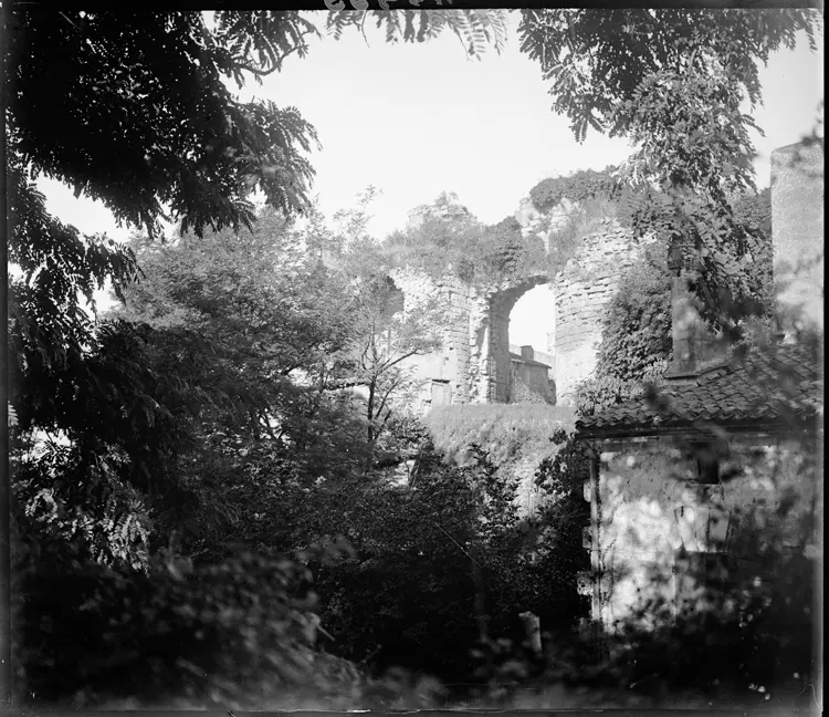 Foto de Ruinas del Château des Quatrefils-aymon - POP Plateforme Ouverte du Patrimoine / Base Mérimée - © Ministère de la Culture (France), Médiathèque du patrimoine et de la photographie, diffusion RMN-GP