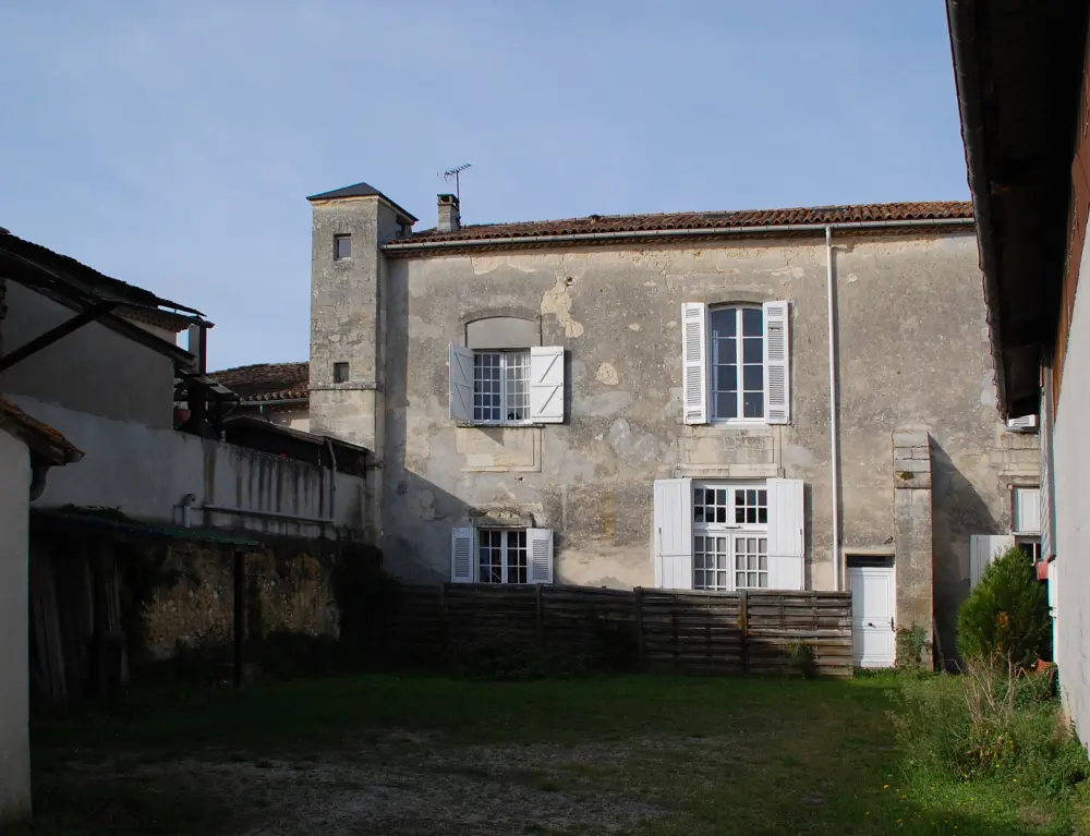 Foto de Antigua casa de madera noble hola, llamada casa guiraud - Sous licence Creative Commons (https://creativecommons.org/licenses/by-sa/4.0/deed.fr) - Par PA - © Creative Commons (https://creativecommons.org/licenses/by-sa/4.0/deed.fr)