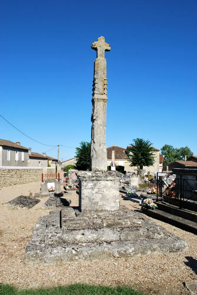 Foto de Cementery Cross, en piedra - Sous licence Creative Commons (https://creativecommons.org/licenses/by-sa/4.0/deed.fr) - Par William Ellison - © Creative Commons (https://creativecommons.org/licenses/by-sa/4.0/deed.fr)