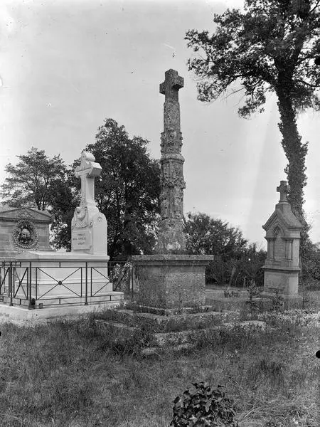 Foto de Cementery Cross, en piedra - POP Plateforme Ouverte du Patrimoine / Base Mérimée - © Ministère de la Culture (France), Médiathèque du patrimoine et de la photographie, diffusion RMN-GP