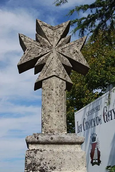 Picture of Carrefour cross called gay cross - William Ellison - © Creative Commons (https://creativecommons.org/licenses/by-sa/4.0/deed.fr)