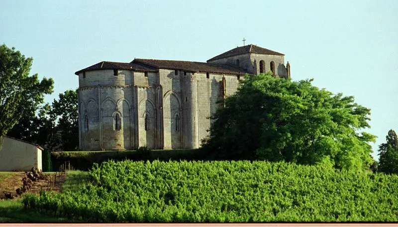 Foto de Iglesia de Saint-Pierre - Commune de pujols - © Creative Commons (https://creativecommons.org/licenses/by-sa/4.0/deed.fr)