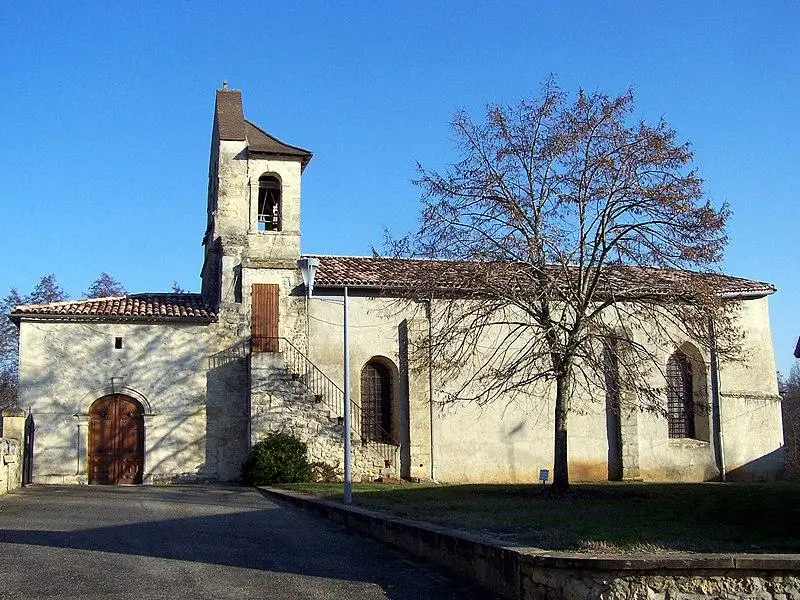 Foto von Saint-Pierre-Kirche mit Links - Henry Salomé - © Creative Commons (https://creativecommons.org/licenses/by-sa/4.0/deed.fr)