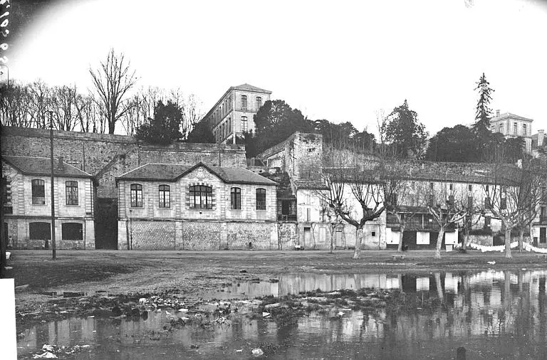 Foto de Vestigios del recinto - POP Plateforme Ouverte du Patrimoine / Base Mérimée - © Ministère de la Culture (France), Médiathèque du patrimoine et de la photographie, diffusion RMN-GP