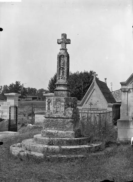 Foto von Friedhofskreuz - POP Plateforme Ouverte du Patrimoine / Base Mérimée - © Ministère de la Culture (France), Médiathèque du patrimoine et de la photographie, diffusion RMN-GP