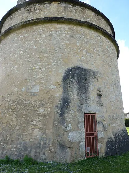 Picture of Lescombes castle - Als33120 - © Creative Commons (https://creativecommons.org/licenses/by-sa/4.0/deed.fr)