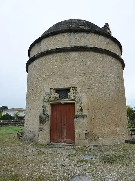 Picture of Lescombes castle - Als33120 - © Creative Commons (https://creativecommons.org/licenses/by-sa/4.0/deed.fr)
