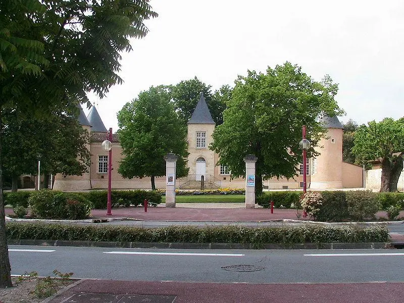 Foto de Castillo de Lescombes - L’auteur n’a pas pu être identifié automatiquement - © Creative Commons (https://creativecommons.org/licenses/by-sa/4.0/deed.fr)
