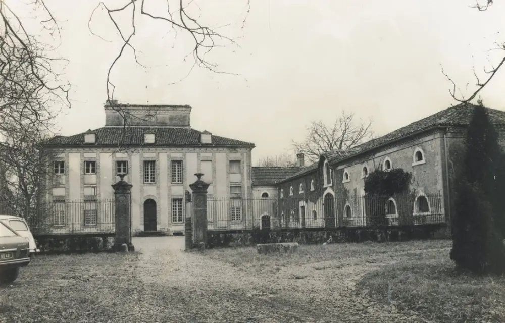 Foto di Castello di Esignoli - POP Plateforme Ouverte du Patrimoine / Base Mérimée - © Ministère de la Culture (France), Médiathèque du patrimoine et de la photographie, tous droits réservés
