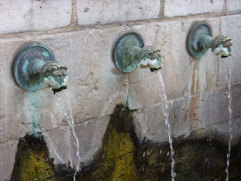 Picture of Hot fountain - Jacquym - © Creative Commons (https://creativecommons.org/licenses/by-sa/4.0/deed.fr)