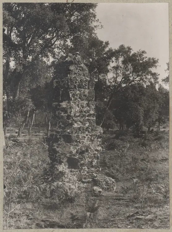 Foto de Cinco montones de piedra - POP Plateforme Ouverte du Patrimoine / Base Mérimée - © Ministère de la Culture (France), Médiathèque du patrimoine et de la photographie, diffusion GrandPalaisRmn Photo