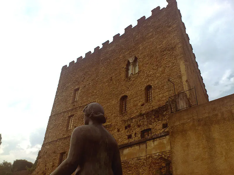 Foto di Ex Dungeon di Lacataye - Jonathan.chapon - © Creative Commons (https://creativecommons.org/licenses/by-sa/4.0/deed.fr)