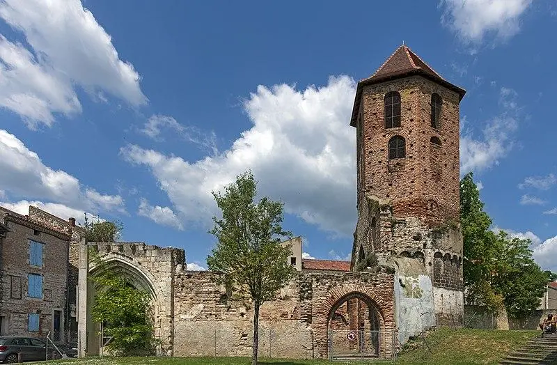 Photo de Ruines de l'ancienne église Saint-Hilaire - Didier Descouens - © Creative Commons (https://creativecommons.org/licenses/by-sa/4.0/deed.fr)
