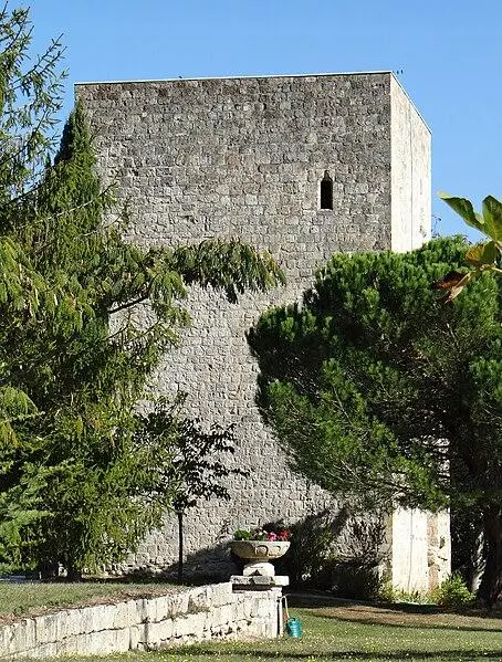 Foto de Ruinas de la mazmorra Faugerolles - Jacques MOSSOT - © Creative Commons (https://creativecommons.org/licenses/by-sa/4.0/deed.fr)