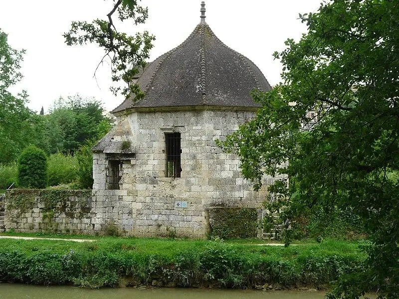 Foto von Henri IV Badepavillon - Père Igor - © Creative Commons (https://creativecommons.org/licenses/by-sa/4.0/deed.fr)