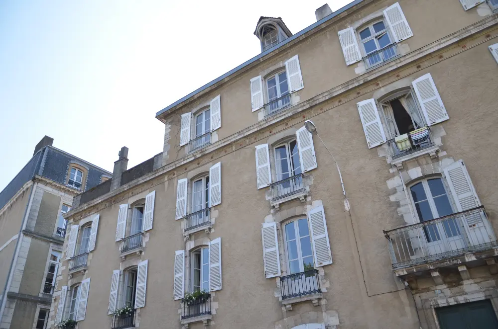 Foto di Edificio - Sous licence Creative Commons (https://creativecommons.org/licenses/by-sa/4.0/deed.fr) - Par Laurentb64 - © Creative Commons (https://creativecommons.org/licenses/by-sa/4.0/deed.fr)