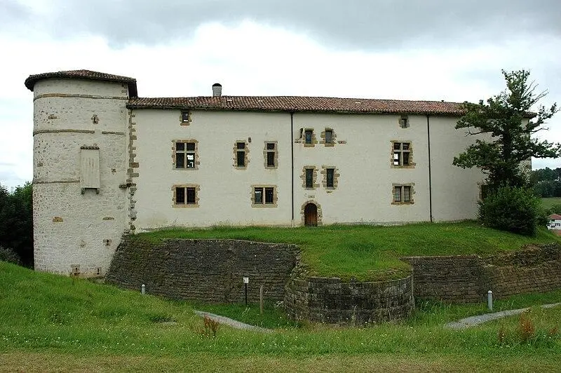 Foto von Altes Château des Barons d'Espelette oder ezpeleta - Calips - © Creative Commons (https://creativecommons.org/licenses/by-sa/4.0/deed.fr)