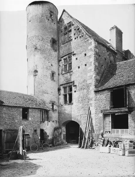 Foto von Ehemalige säkulare Abtei nannte den Turm - POP Plateforme Ouverte du Patrimoine / Base Mérimée - © Ministère de la Culture (France), Médiathèque du patrimoine et de la photographie, diffusion RMN-GP