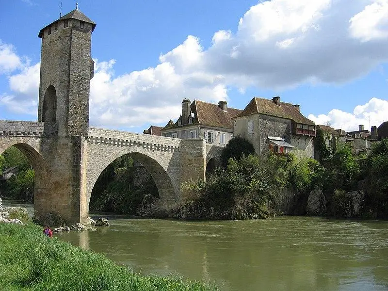 Picture of Old bridge - Auteur inconnu - © Creative Commons (https://creativecommons.org/licenses/by-sa/4.0/deed.fr)