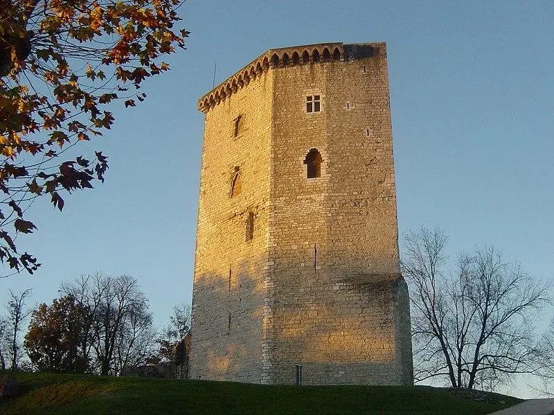 Picture of Remains of Château Moncade - [https://www.flickr.com/photos/10699036@n08 Posit - © Creative Commons (https://creativecommons.org/licenses/by-sa/4.0/deed.fr)