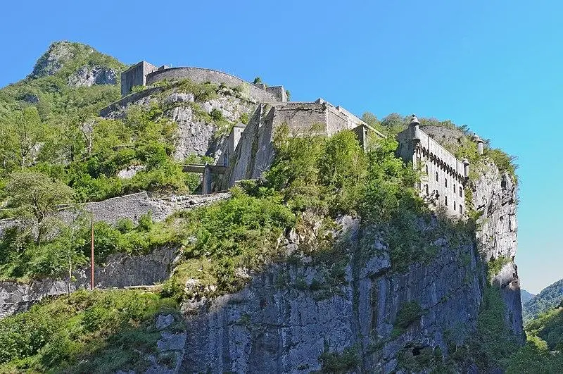 Foto von Angereicherte Portalet (auch in der Gemeinde Borce) - Myrabella - © Creative Commons (https://creativecommons.org/licenses/by-sa/4.0/deed.fr)