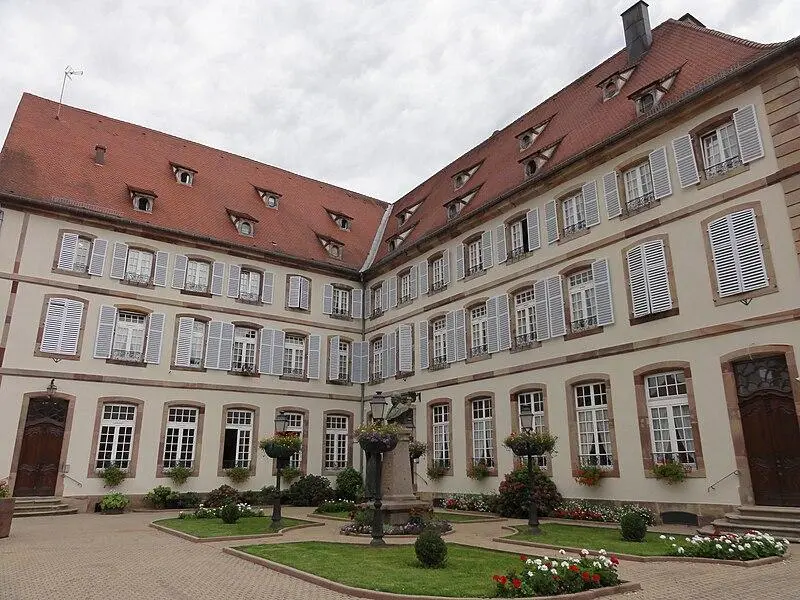 Foto von Ehemalige Abbey Residence namens Stolz-Grimm Hospital - © Ralph Hammann - Wikimedia Commons - © Creative Commons (https://creativecommons.org/licenses/by-sa/4.0/deed.fr)