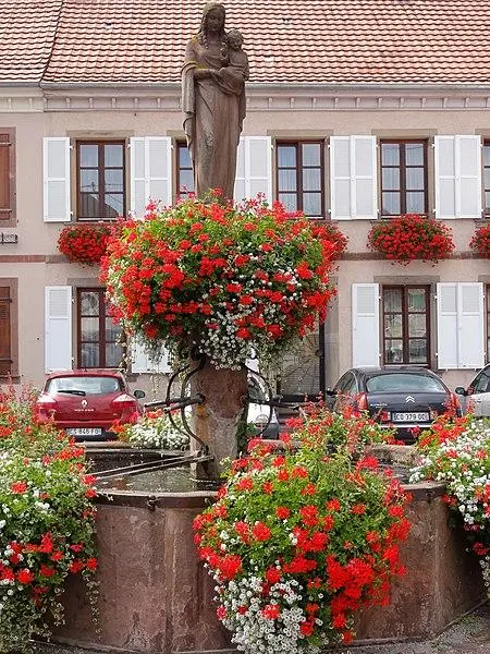 Foto von Brunnen - © Ralph Hammann - Wikimedia Commons - © Creative Commons (https://creativecommons.org/licenses/by-sa/4.0/deed.fr)