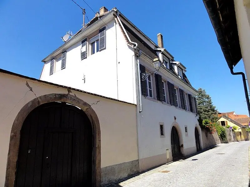 Photo de Ancienne Cour d'Altorf - © Ralph Hammann - Wikimedia Commons - © Creative Commons (https://creativecommons.org/licenses/by-sa/4.0/deed.fr)